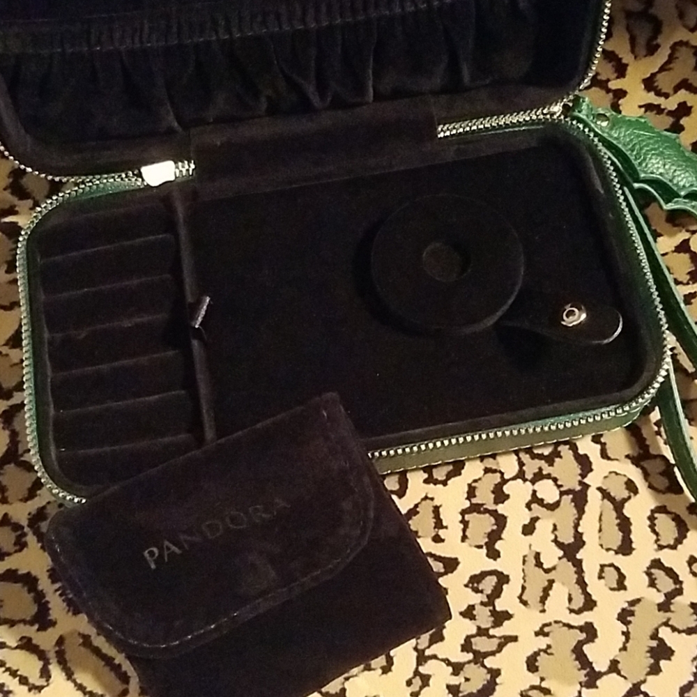 Pandora Holiday Green Travel Jewelry Box-NEW! - Picture 2 of 6